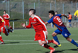 Mit Leidenschaft jagen unsere Jungs dem Ball hinterher
