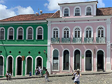 Bunte Hausfassaden in Salvador