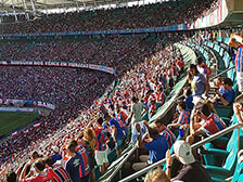 Volle Stadiontribüne