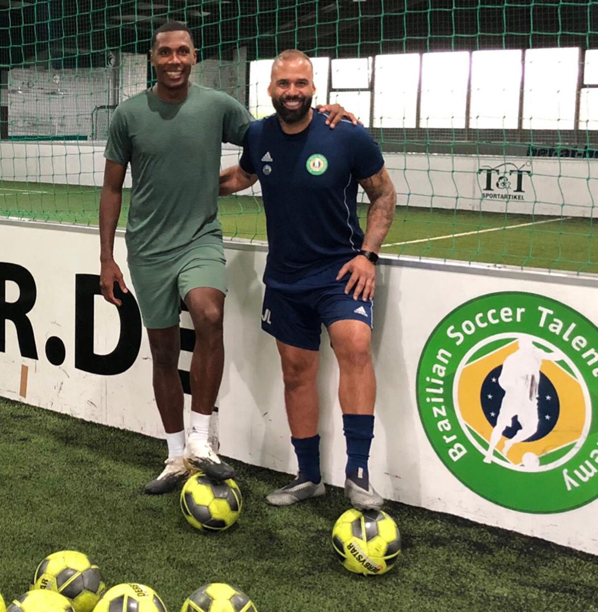 Jeremias Lopes dos Santos mit Olympique Lyon Spieler Marcelo Guedes